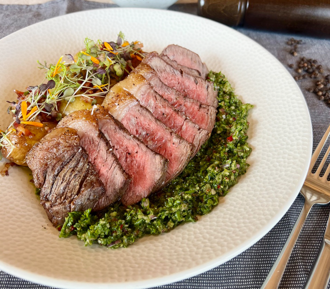 Grilovaný hovězí steak Picanha s chimichurri omáčkou